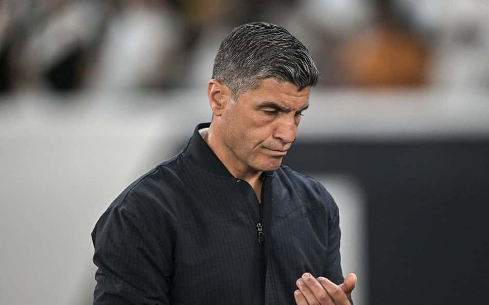 Pedro Emanuel durante jogo do Vasco