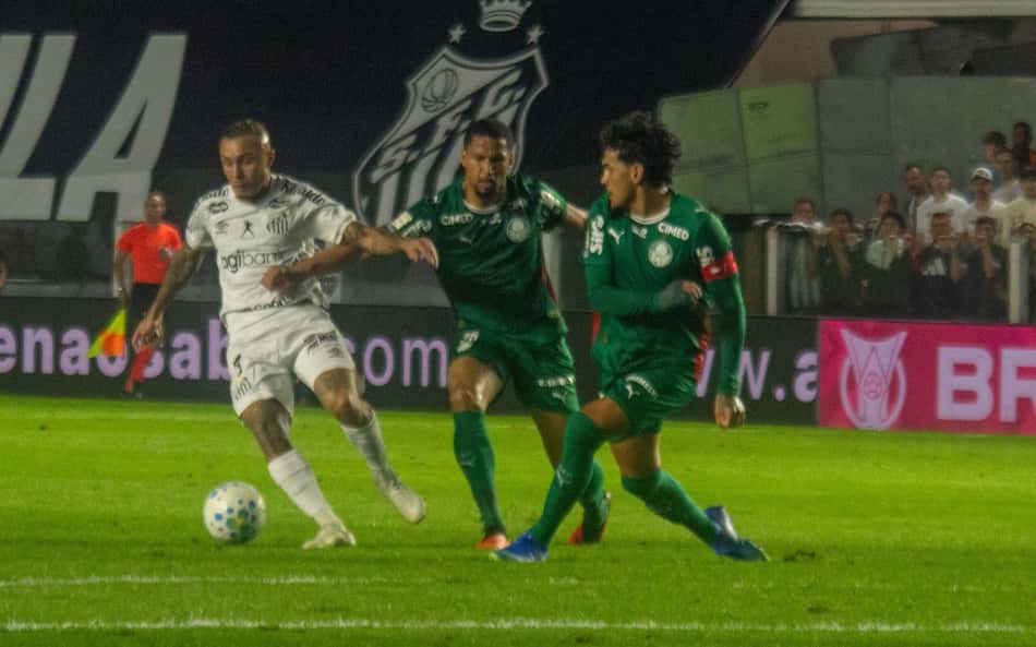 Santos e Palmeiras se enfrentam na Vila Belmiro pelo Brasileirão