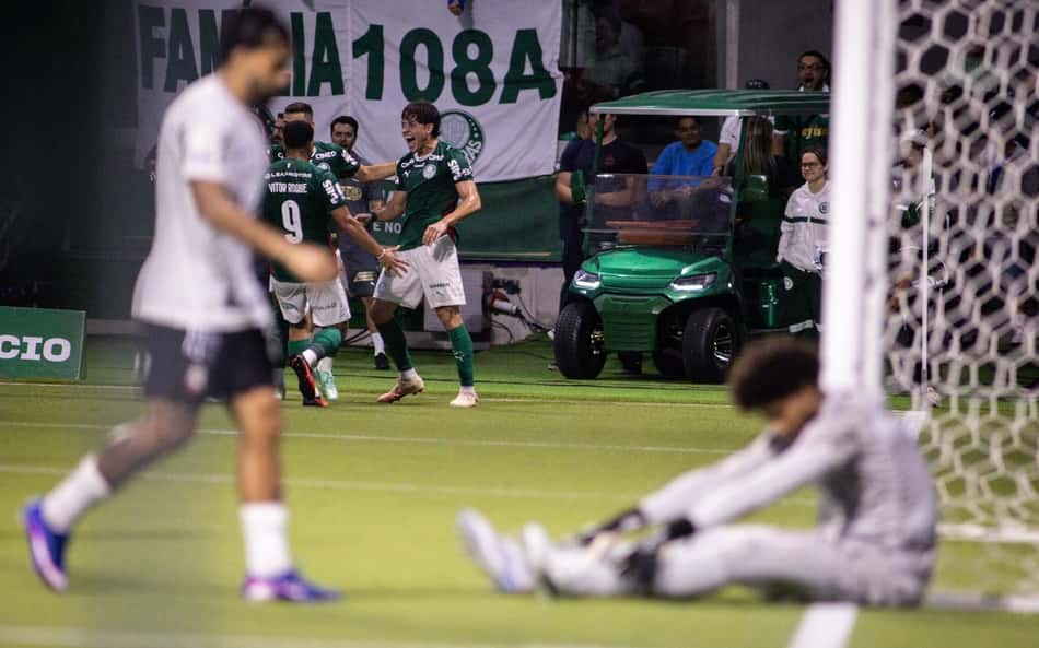 Palmeiras comemora gol contra o Corinthians