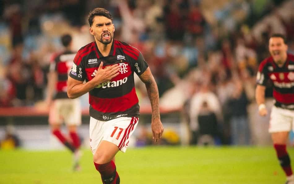 Paquetá bate no peito ao abrir o placar para o Flamengo contra o Corinthias