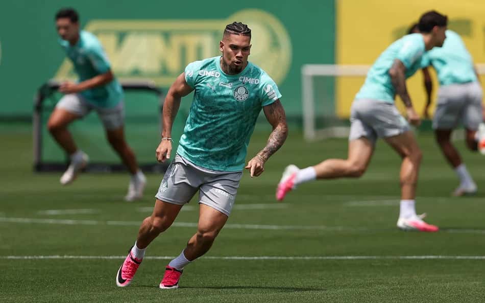 Paulinho treina com elenco do Palmeiras, e Gómez passará por exames