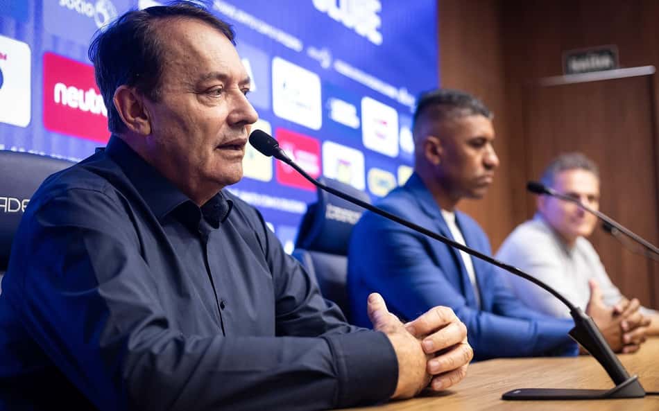 Chegada de Paulinho, novo dirigente do Cruzeiro, e o dono da SAF ao lado, Pedrinho