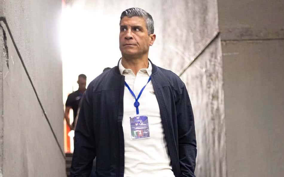 Pedro Emanuel opta por poupar alguns titulares em Vasco x Remo; veja a escalação