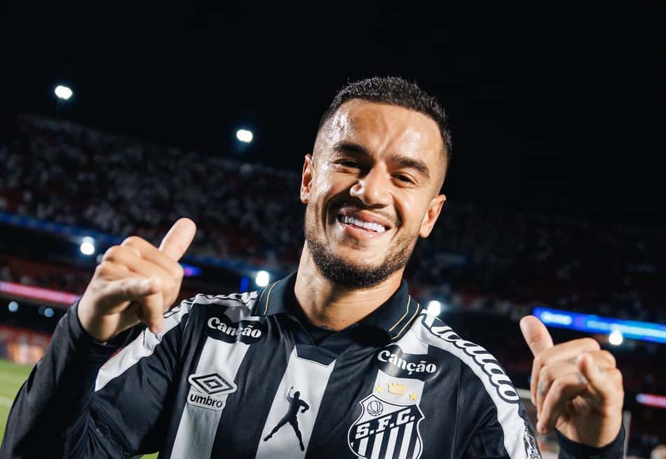 Philippe Coutinho comemora a estreia pelo Santos
