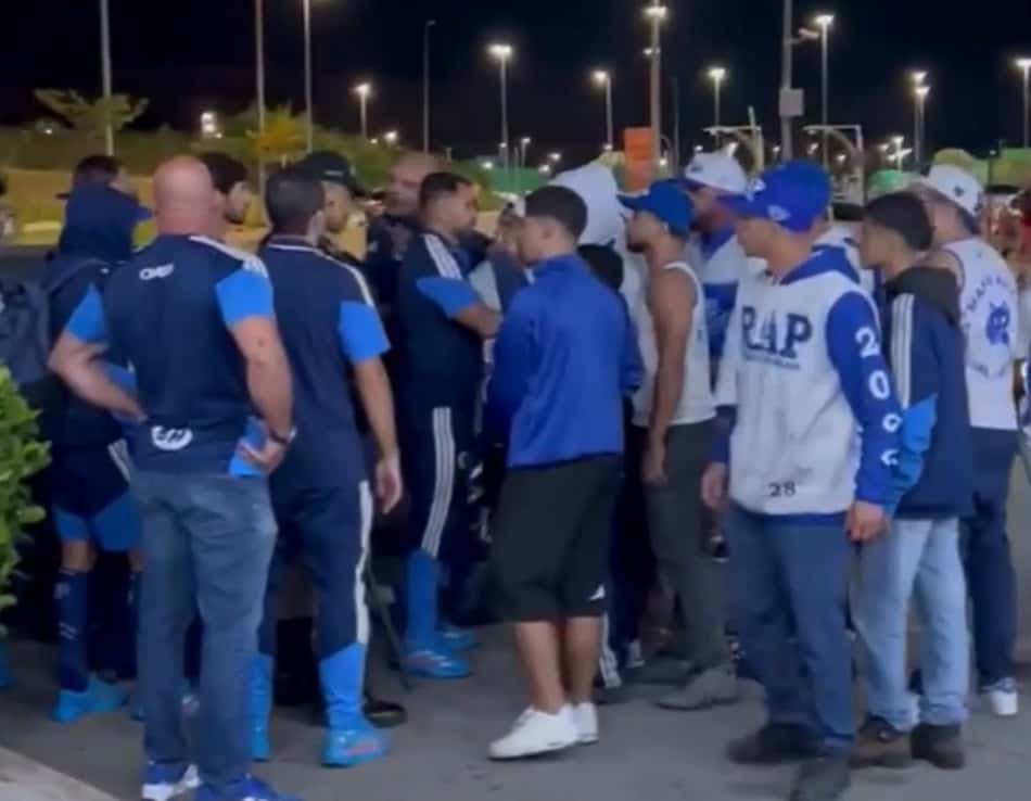 Protestos da torcida do Cruzeiro