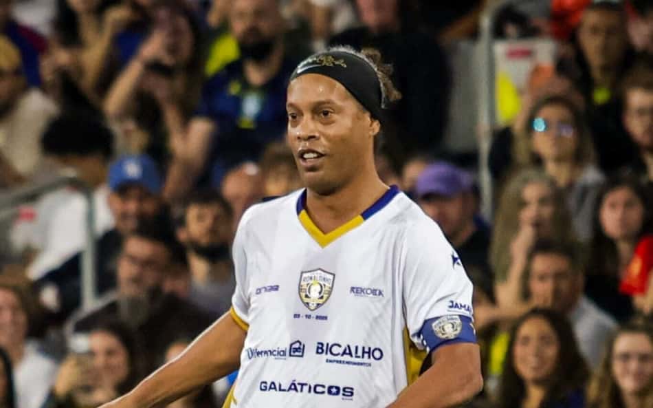 Clube da Itália anuncia volta de Ronaldinho aos gramados: 'O retorno é real'