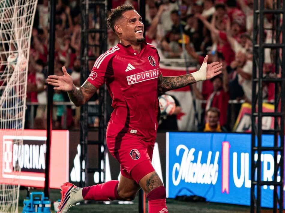 Rafael Navarro foi o grande destaque da goleada do St. Louis City (Foto: Reprodução/ St. Louis SC/ X)