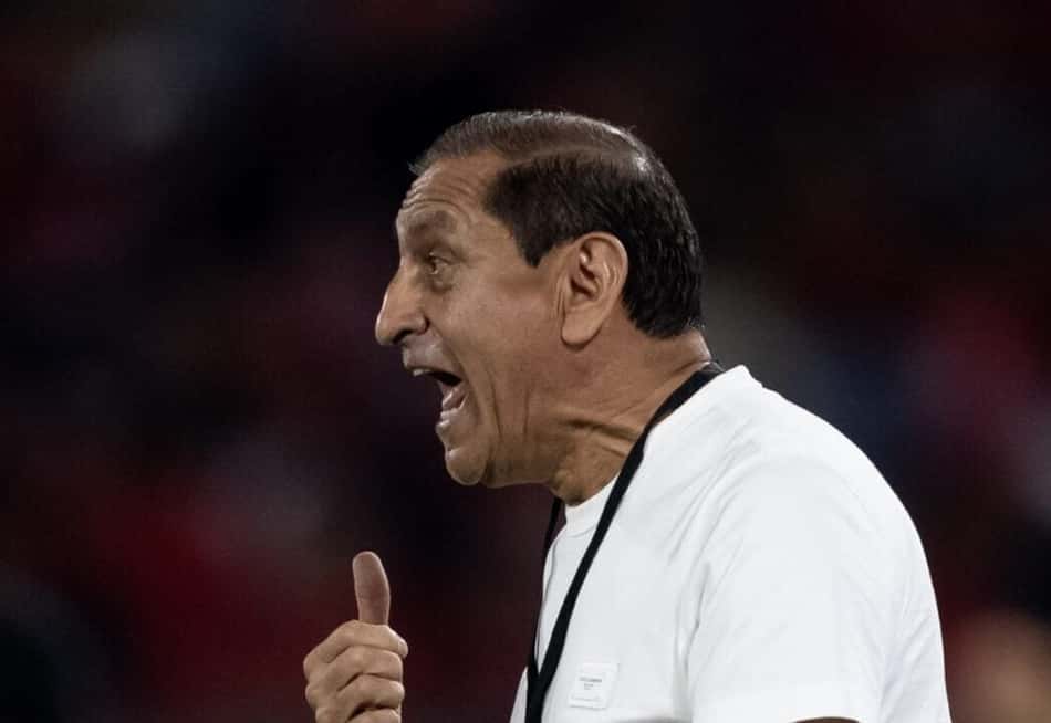 Com Ramón Díaz na mira, clube tem pressa para novo técnico 