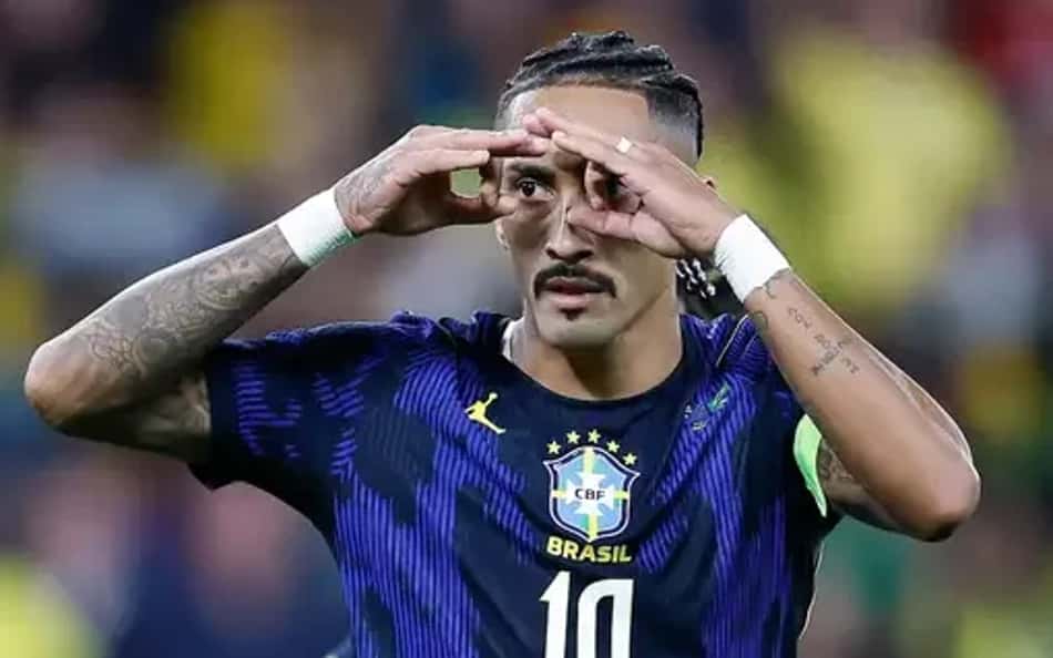 Barcelona espera recuperar Raphinha a tempo de enfrentar o PSG