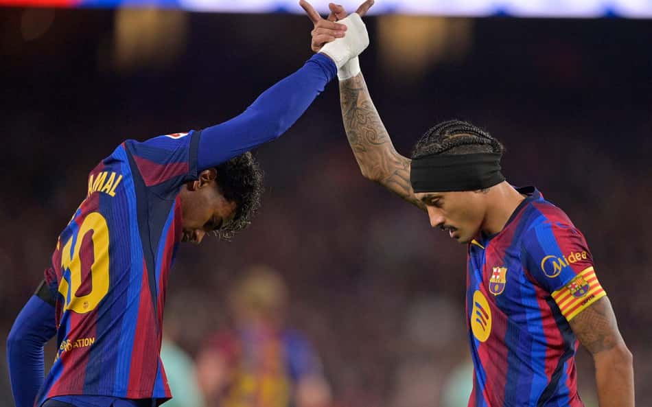 Com show de Raphinha, Barcelona atropela o Alavés na La Liga