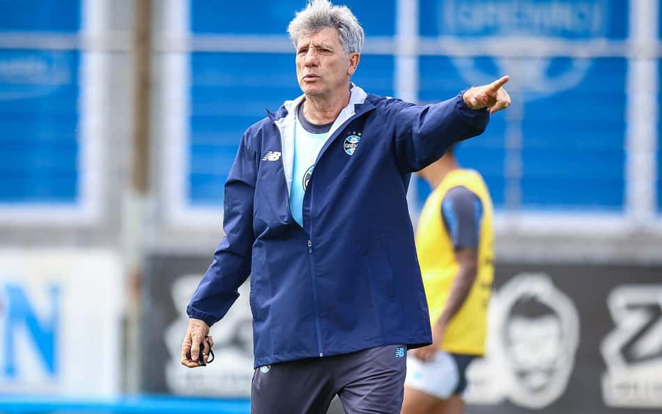 Técnico do Grêmio orienta treino matinal no CT Luiz Carvalho, preparo para o Brasileirão 2026.
