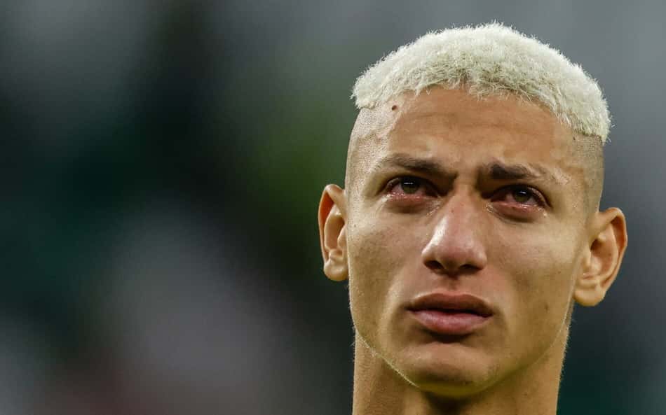 Richarlison chora após eliminação da Seleção Brasileira na Copa do Mundo do Catar