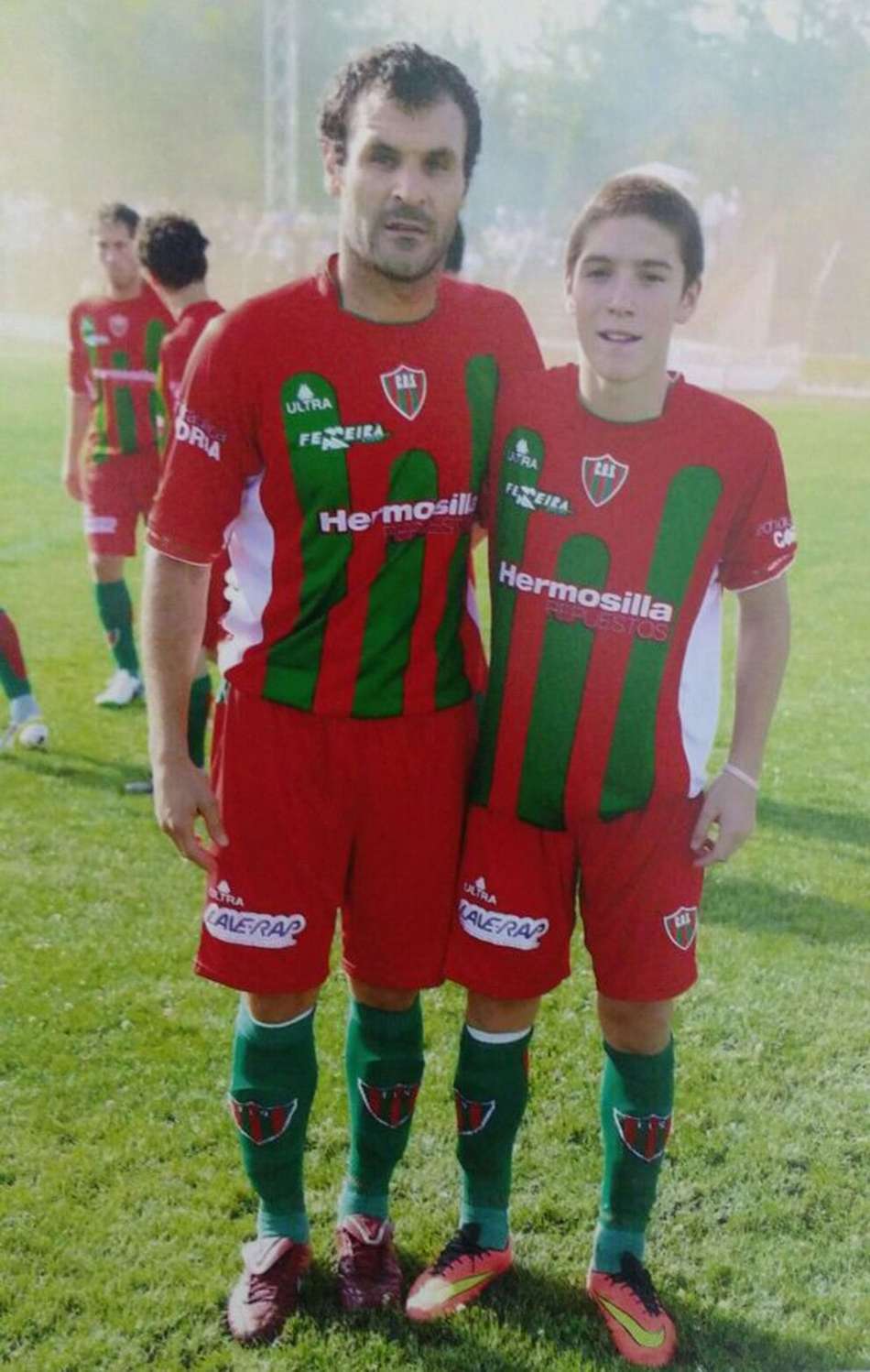 Rollheiser fez sua estreia como profissional pelo Deportivo Sarmiento (ARG) com apenas 14 anos