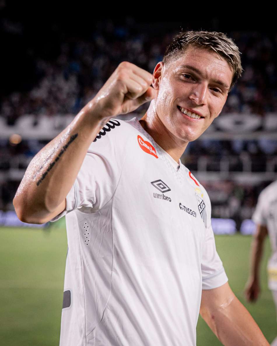 Rollheiser fez sua estreia como profissional pelo Deportivo Sarmiento (ARG) com apenas 14 anos