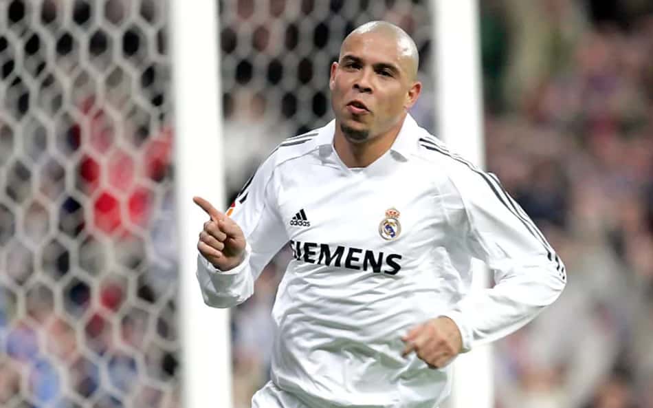 Ronaldo Fenômeno em ação pelo Real Madrid
