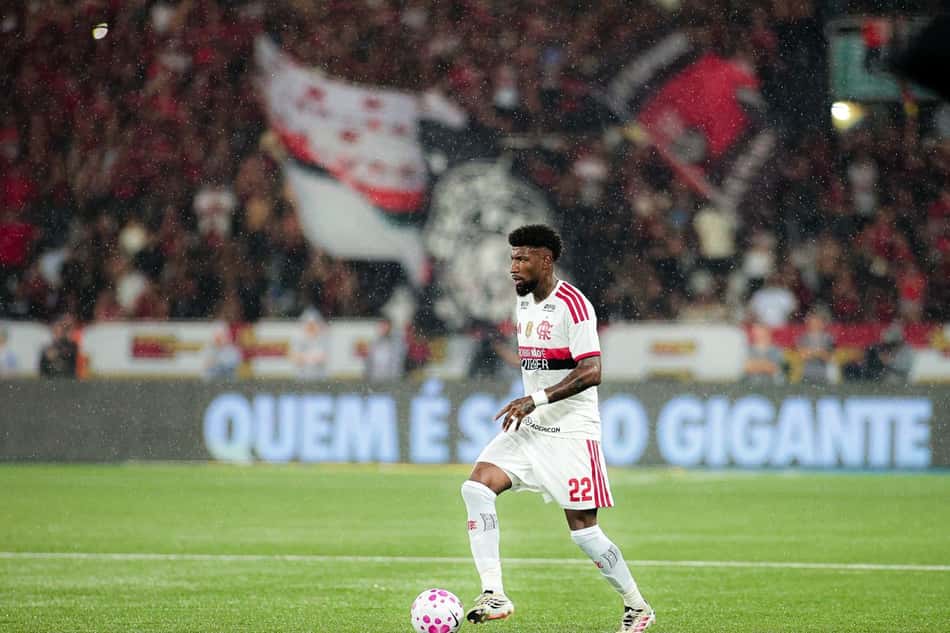 Emerson Royal em Flamengo x Vasco