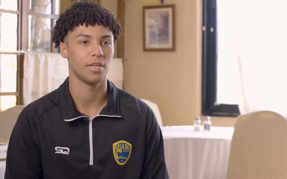 Rumo ao Estrelato: Sartori concede entrevista na Grécia