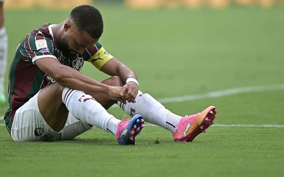 Análise: problemas defensivos ligam alerta no Fluminense de Marcão
