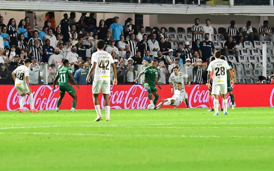 Gol perdido em Santos x Palmeiras repercute: 'Inacreditável'