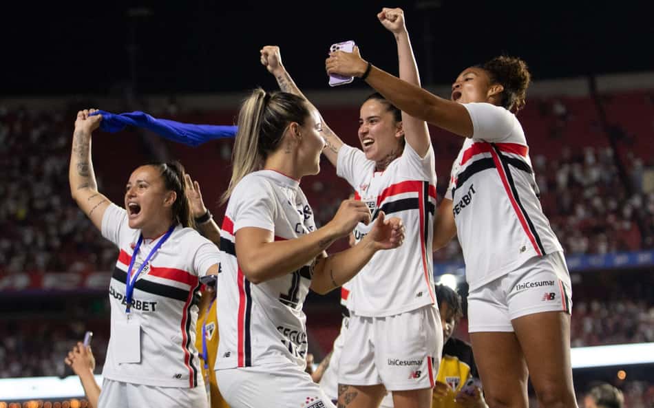 São Paulo conquisa título do Brasileirão feminino sobre o Corinthians no Morumbi