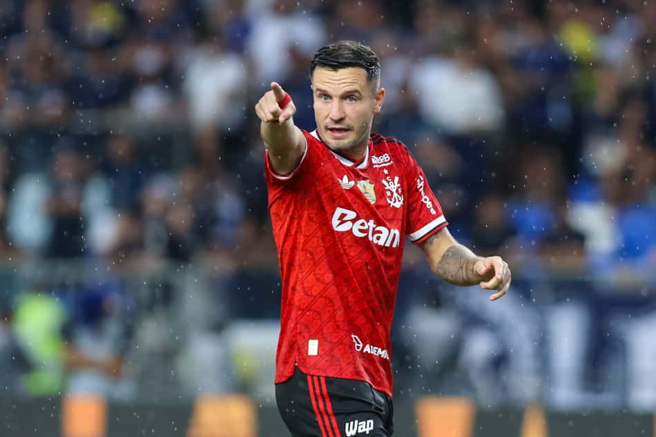 Saúl em ação pelo Flamengo no Brasileirão