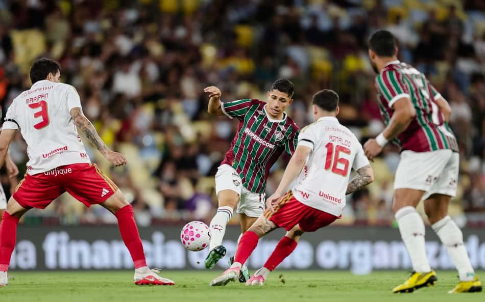 Corinthians e Inter preocupam na reta final do Brasileirão; veja projeção de rebaixamento