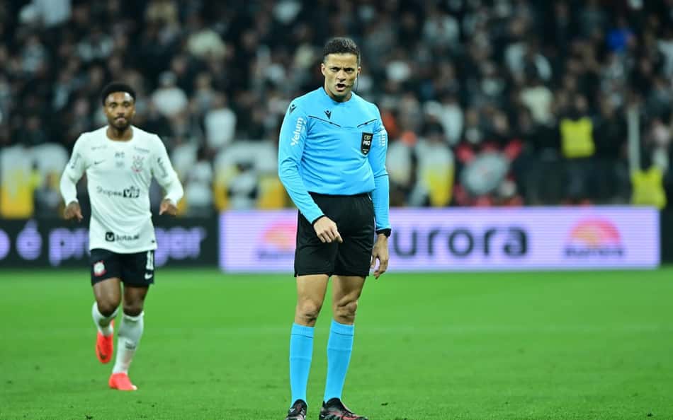 Sávio durante Corinthians e Vitória, pelo Campeonato Brasileiro