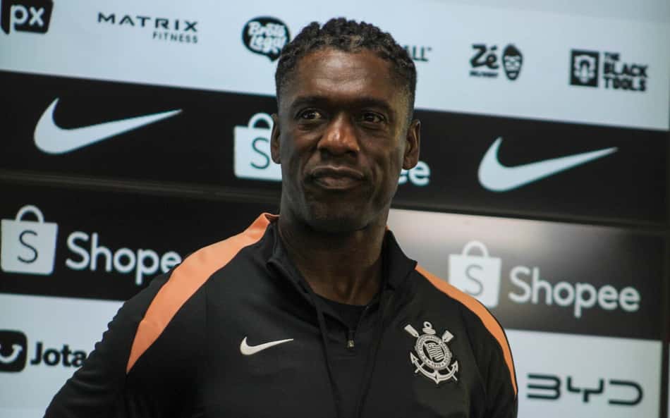 Seedorf rebate críticas sobre carreira como técnico: 'É justo?'