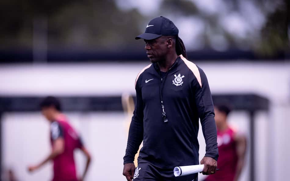 Ex-Chelsea confirma contato de Seedorf para integrar comissão do Corinthians