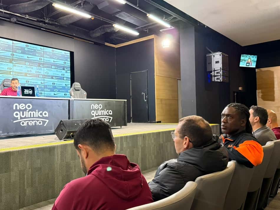 Seedorf durante coletiva