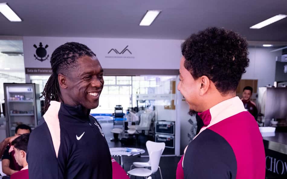 Seedorf chega para assumir a vaga de Fernando Diniz (Foto: Rodrigo Coca / Corinthians)