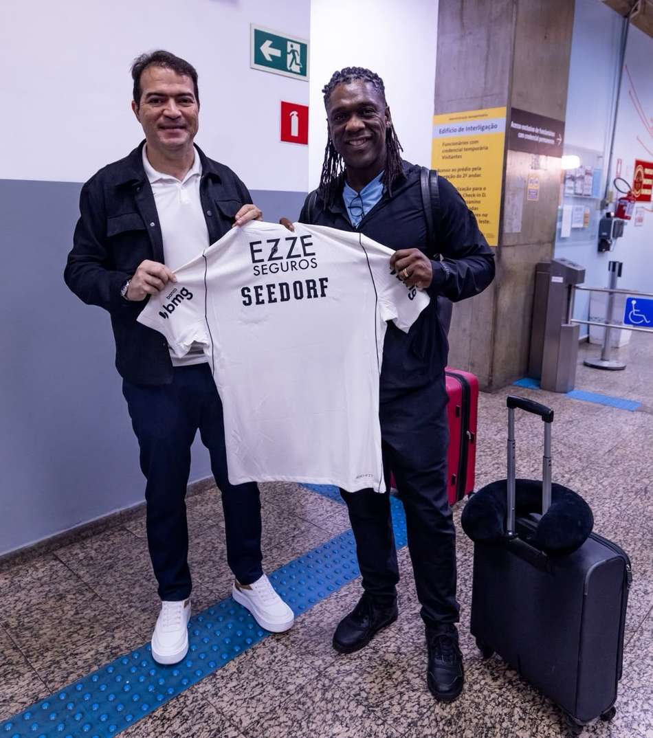 Seedorf chega ao Corinthians (Foto: Rodrigo Coca / Corinthians)