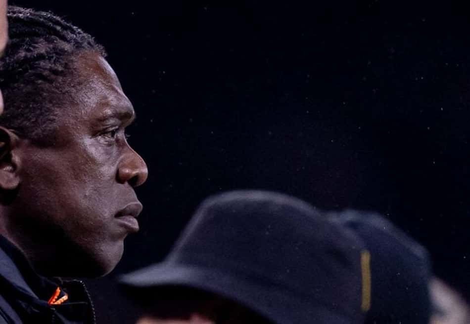 Seedorf observa o empate do Corinthians com o Vitoria