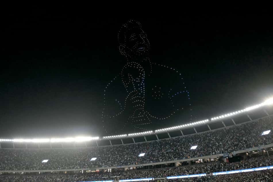 Show de drones exibem imagem de Messi com a taça da Copa do Mundo