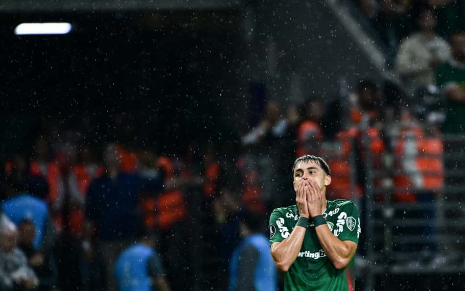Sosa, jogador do Palmeiras, lamentando gol anulado em partida contra o Bragantino