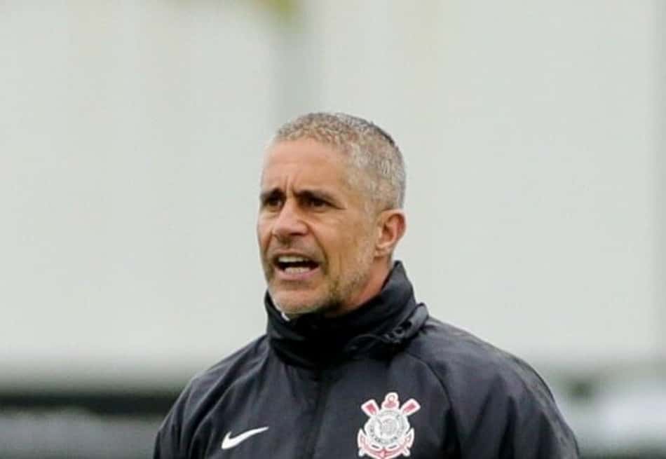 Sylvinho expõe desgaste e avalia trabalho no Corinthians