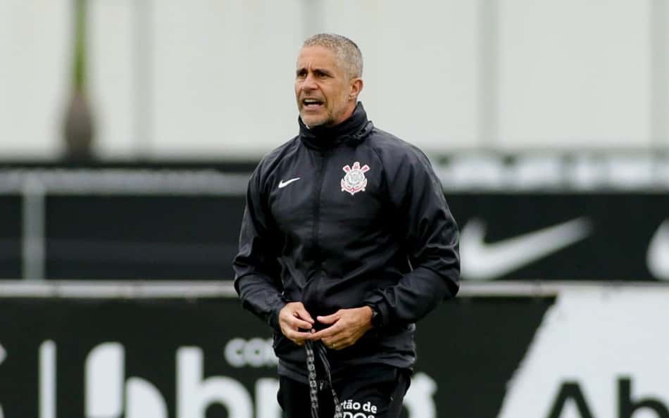 Sylvinho durante treinamento