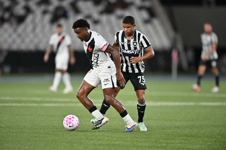 Thiago Mendes e Huguinho em Botafogo x Vasco