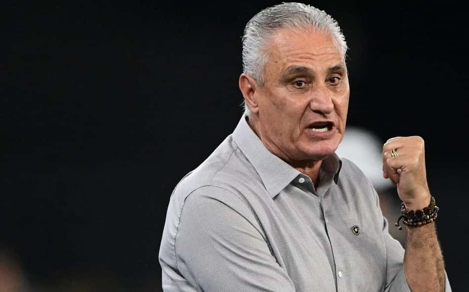 Tite à beira do campo em Botafogo x Vasco