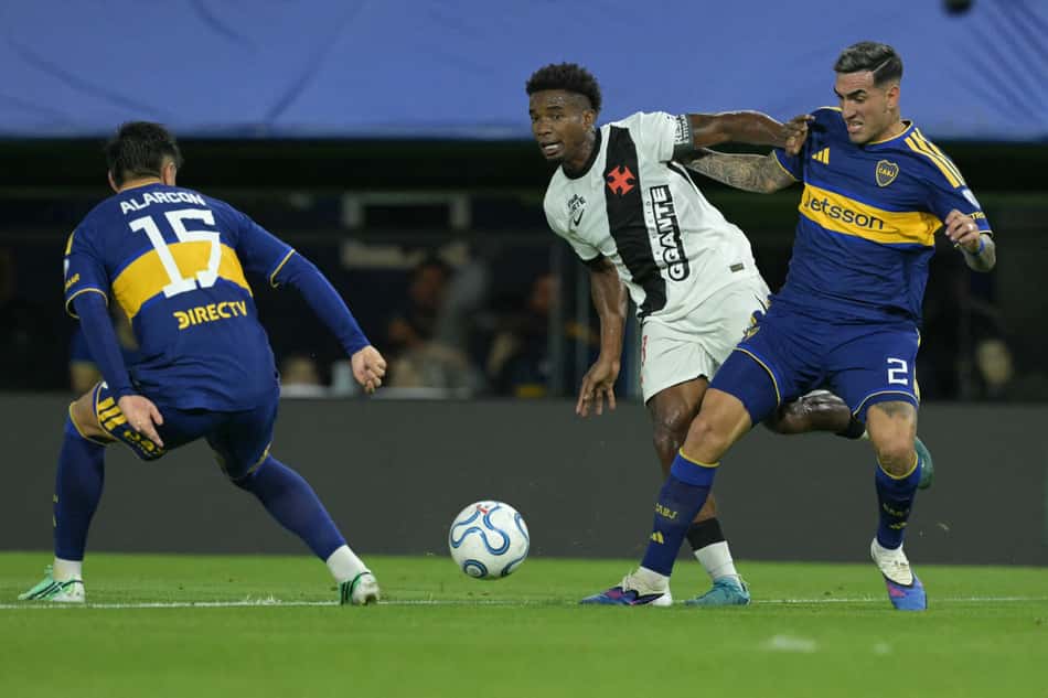 Thiago Mendes em ação pelo Vasco contra o Boca Juniors