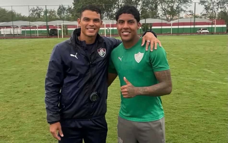 Thiago Silva vira treinador por um dia no Fluminense e celebra realização de sonho
