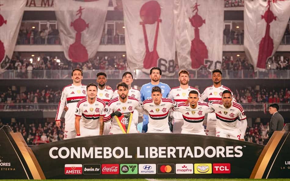 Jogadores do Flamengo contra o Estudiantes