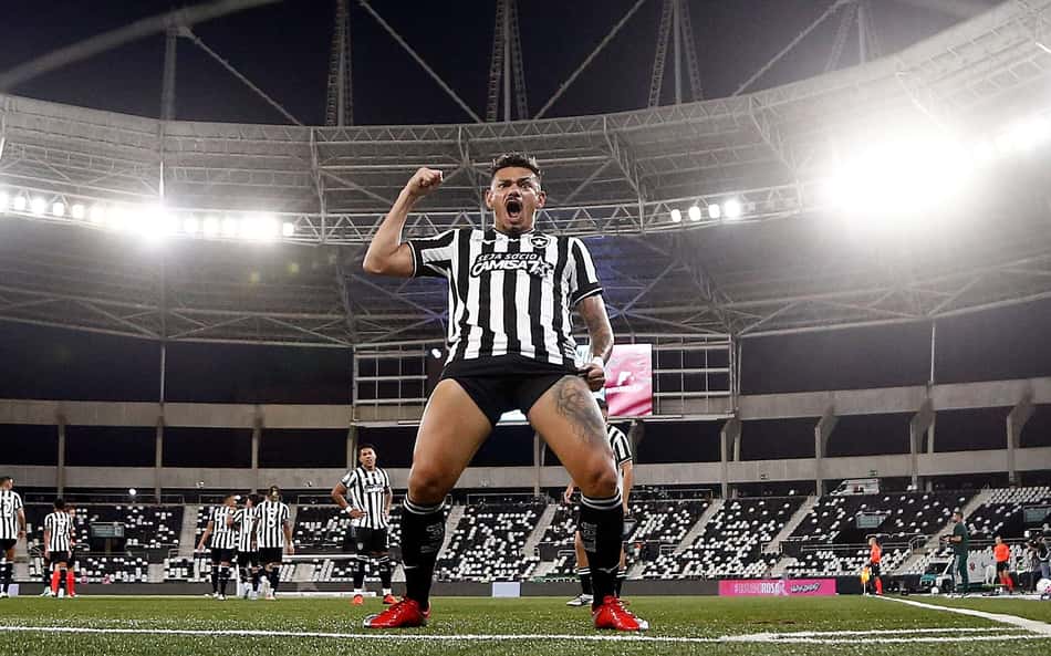 Tiquinho Soares comemora gol marcado pelo Botafogo contra a Chapecoense, pelo Brasileirão