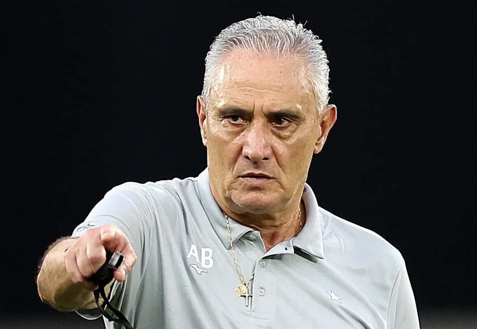 Tite durante treino do Botafogo para enfrentar o Vasco