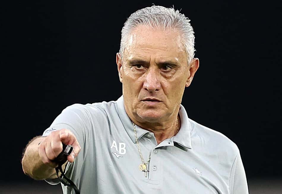 Tite durante treino do Botafogo para enfrentar o Vasco
