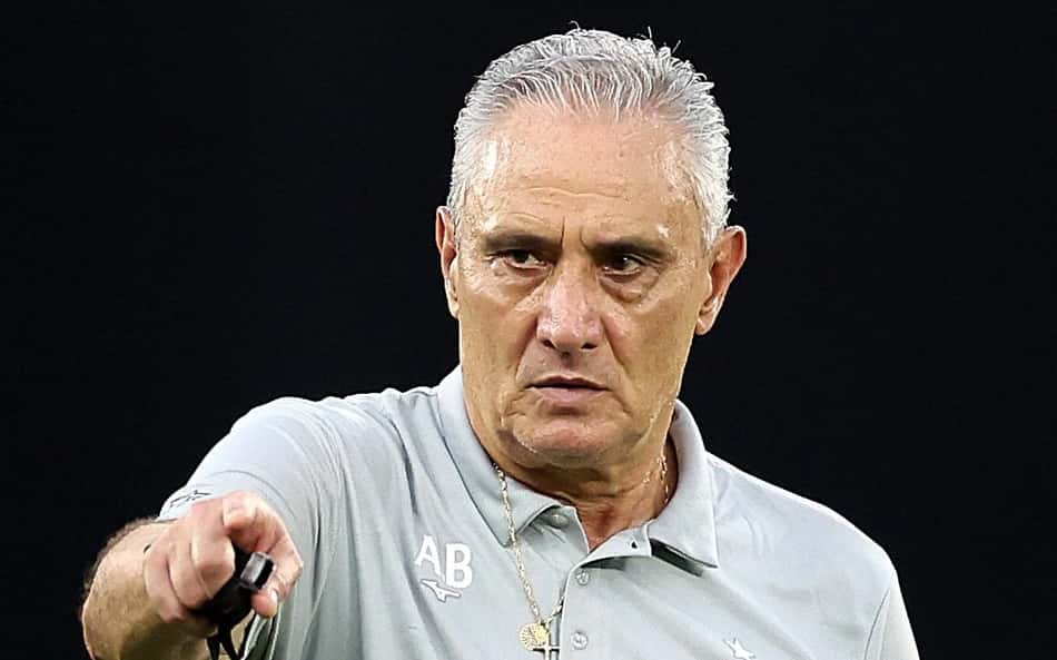 Tite durante treino do Botafogo para enfrentar o Vasco