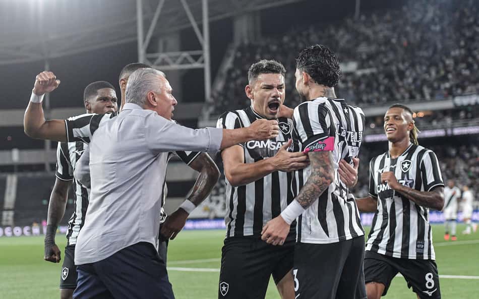 Tite comemora gol de Tiquinho Soares para o Botafogo, contra o Vasco, posteriormente anulado