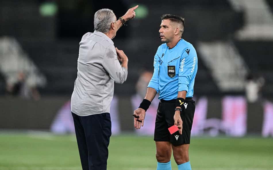 Tite questiona árbitro após ser expulso em Botafogo x Vasco