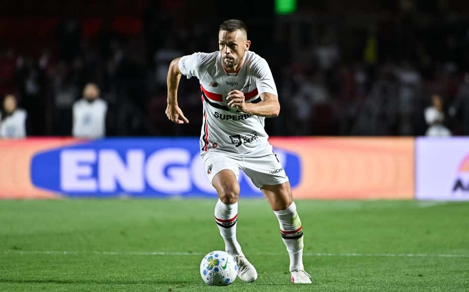 Tolói em ação durante Cruzeiro e São Paulo