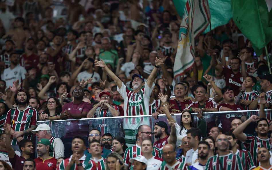 Torcida do Fluminense apoia o time durante jogo contra o São Paulo (Foto: Marcelo Gonçalves / Fluminense FC)